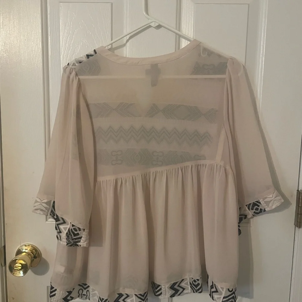 3/$15 Knox Rose Top - Picture 2 of 2